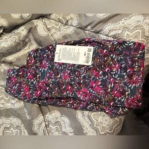 Brand new lulu lemon 25 inch size 12 leggings